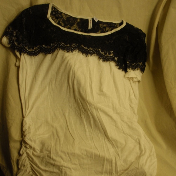 Planet Motherhood - Short Sleeve Lace Yoke Tee - Picture 1 of 6